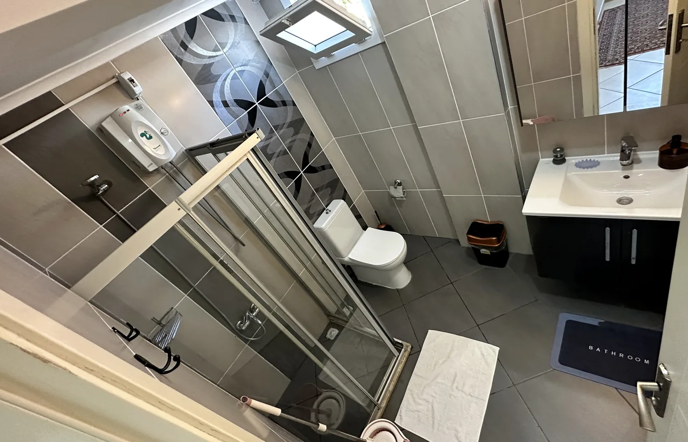 Duş kabinli banyo